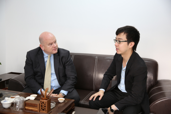 英国驻华领馆特使访问深度视界<留学全攻略>栏目组:原文配图 4