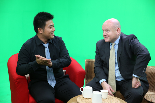 英国驻华领馆特使访问深度视界<留学全攻略>栏目组:原文配图 7